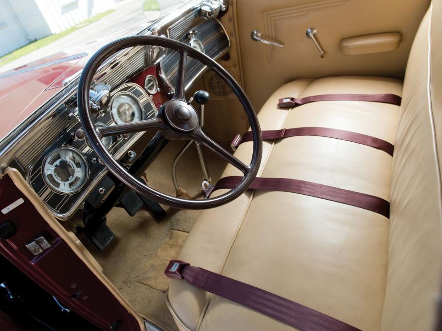 Интерьер Auburn 851 Custom Dual Ratio Coupe 1935 года  (фото 7 из 8)